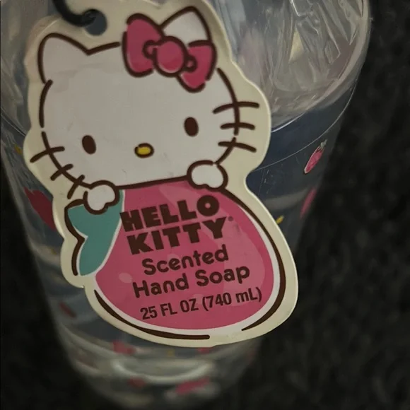 Hello Kitty Pink Hand Soap with Kawaii Design - Picture 5 of 6